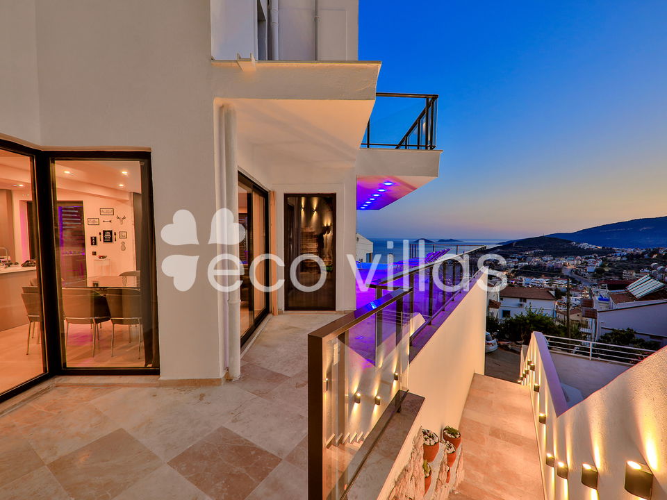 Villa Royal Merchant 